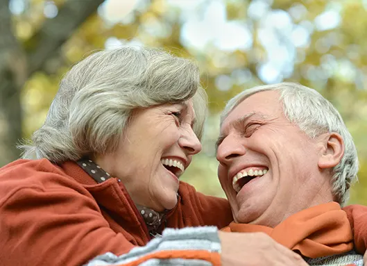 ¿Cuáles son los principales requisitos de elegibilidad para Sonrisas Aseguradas?